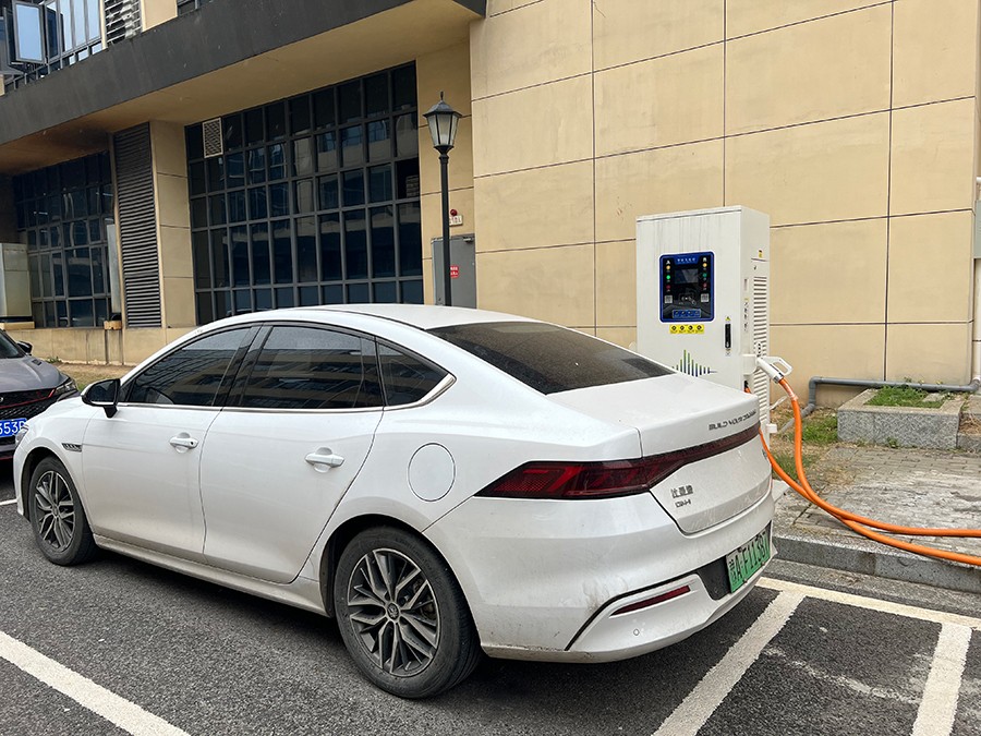 宏威智能充電站