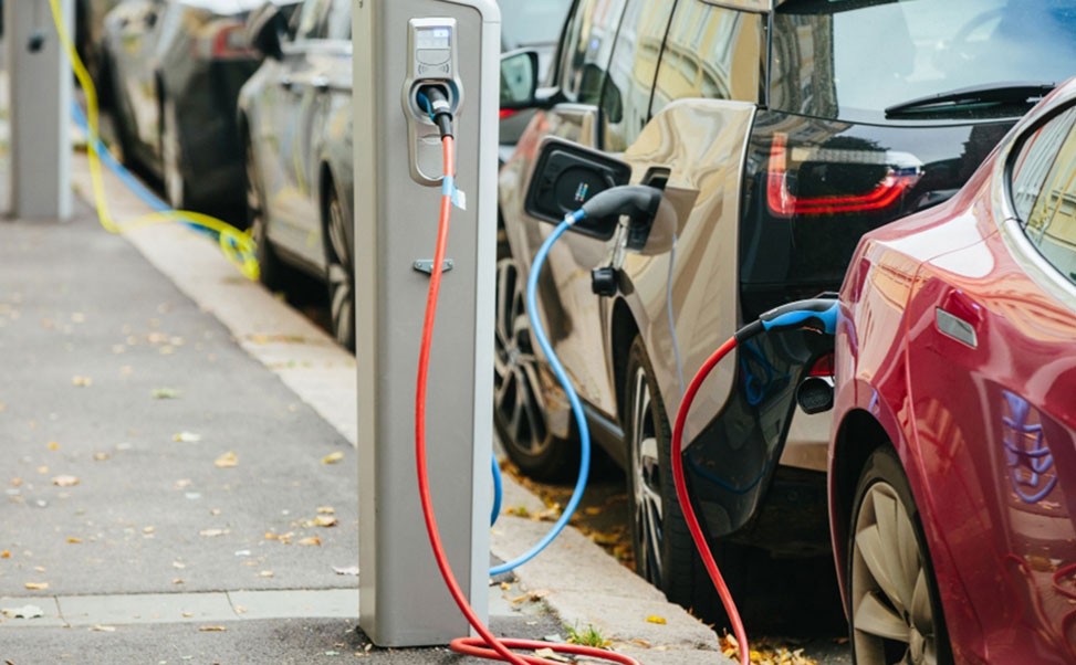 汽車充電樁技術(shù)創(chuàng)新與行業(yè)發(fā)展趨勢